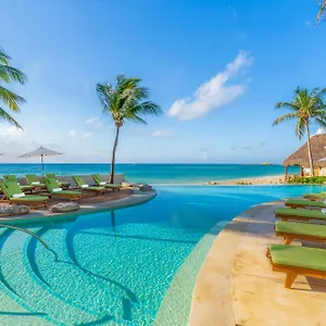 Mahekal Front & ***** Playa del Carmen