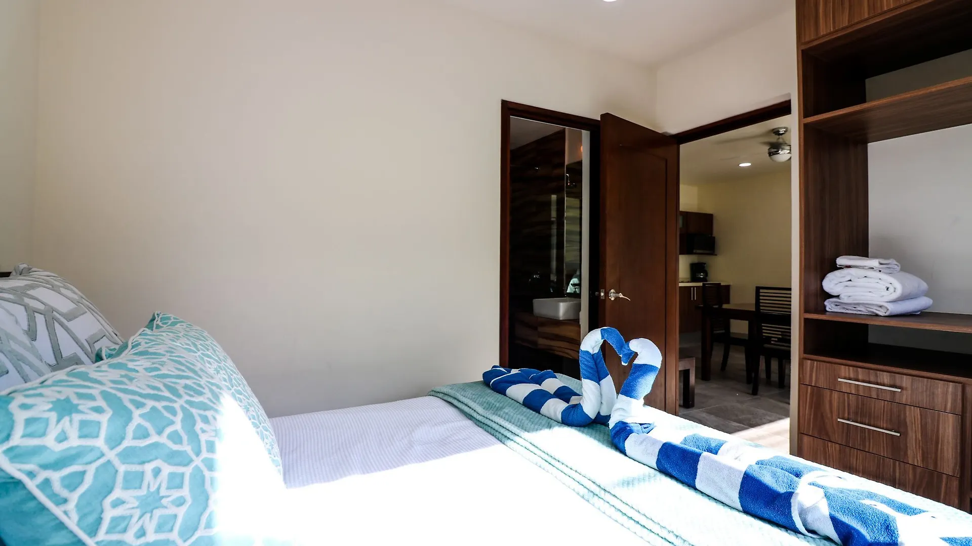 ***  The Furlough Fur101 Hotel Playa del Carmen Mexico